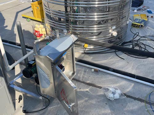 合肥啟灝醫(yī)療科技有限公司空氣熱水器安裝現(xiàn)場